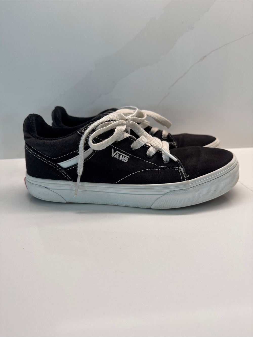 Vans Black and White Kids Low-Top Skate Sneakers big kids size 3